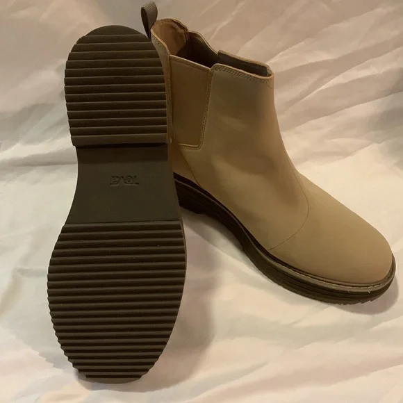 Chelsea Midform Boot - Picture 2 of 4